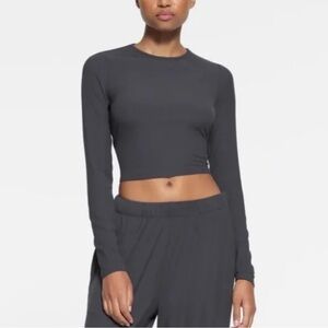 SKIMS Soft Lounge Rib Long Sleeve Crop Top Graphite